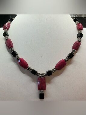PINK GEMSTONE BLACK AND SILVERTONE LINK BEADED NECKLACE